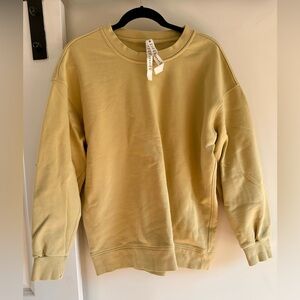 NWOT lululemon sweatshirt - size 4